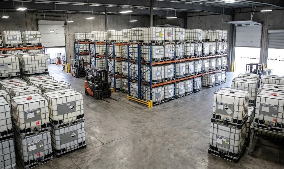 Large IBC warehouse with racking system